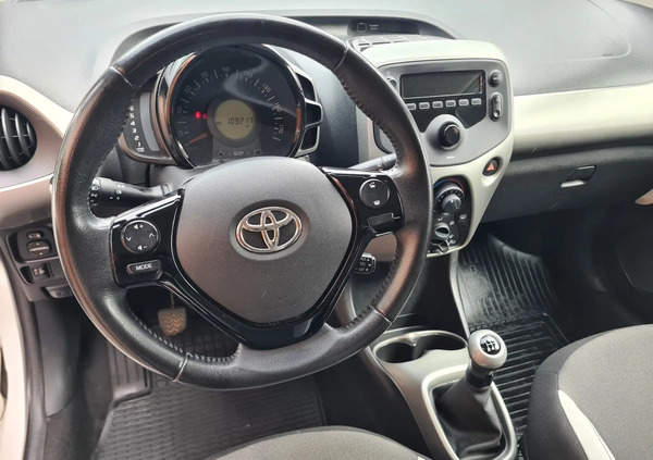 Toyota Aygo cena 33000 przebieg: 109000, rok produkcji 2015 z Sosnowiec małe 326